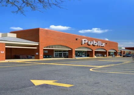 A Publix grocery store with a closing notice highlighting store closures in 2026.